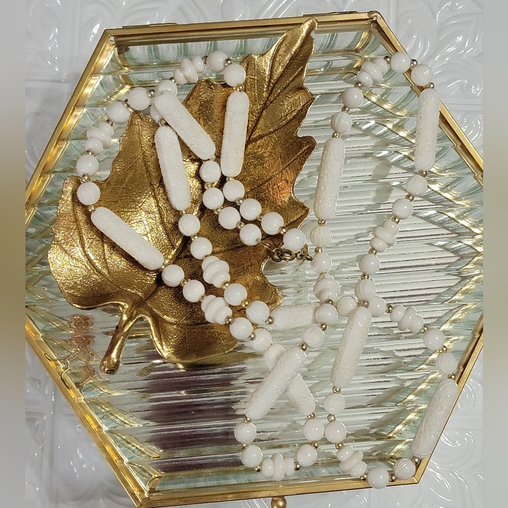 Sarah Coventry Vintage Spring Mood Carved Floral White Beaded Necklace